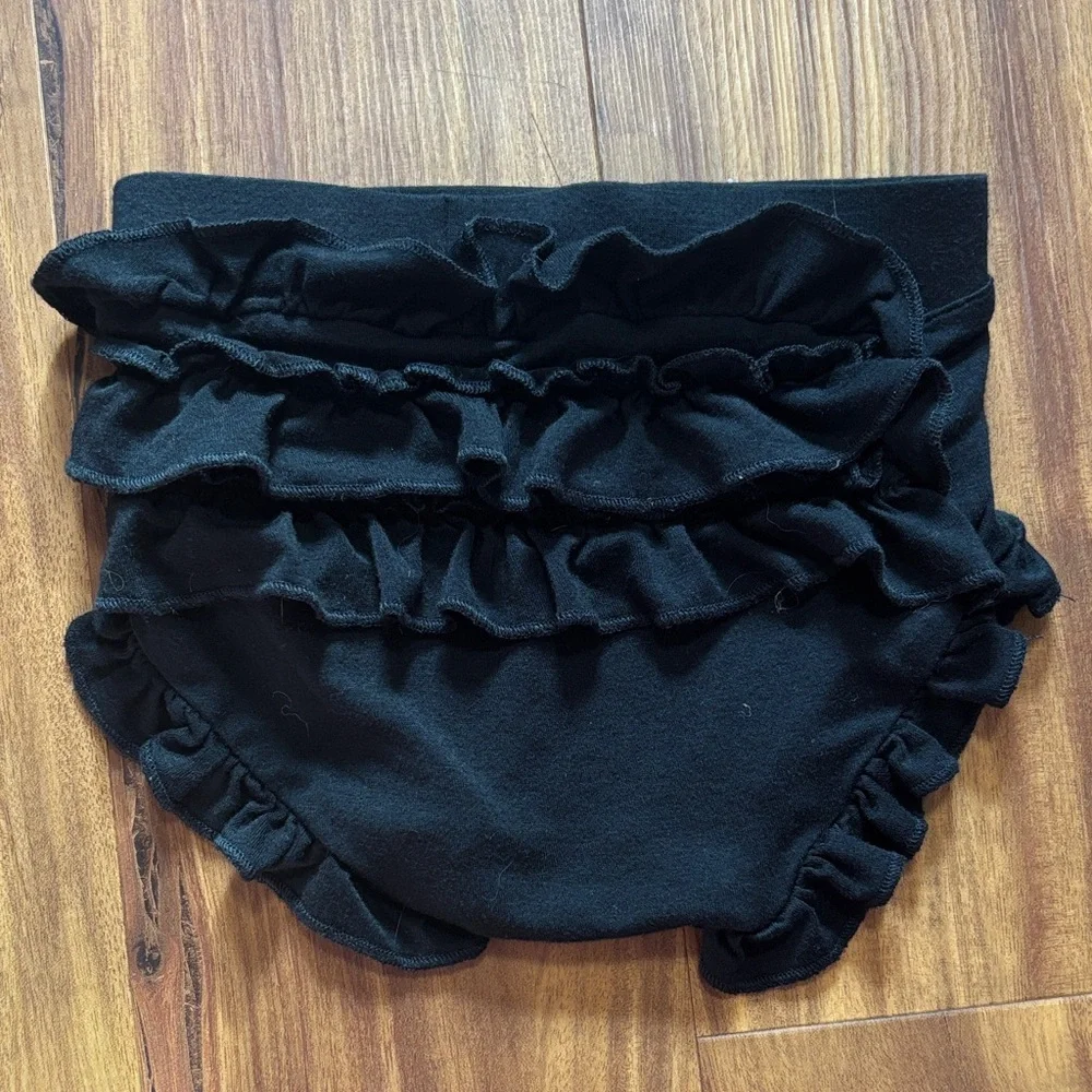 Posh Peanut Black Ruffled bummies